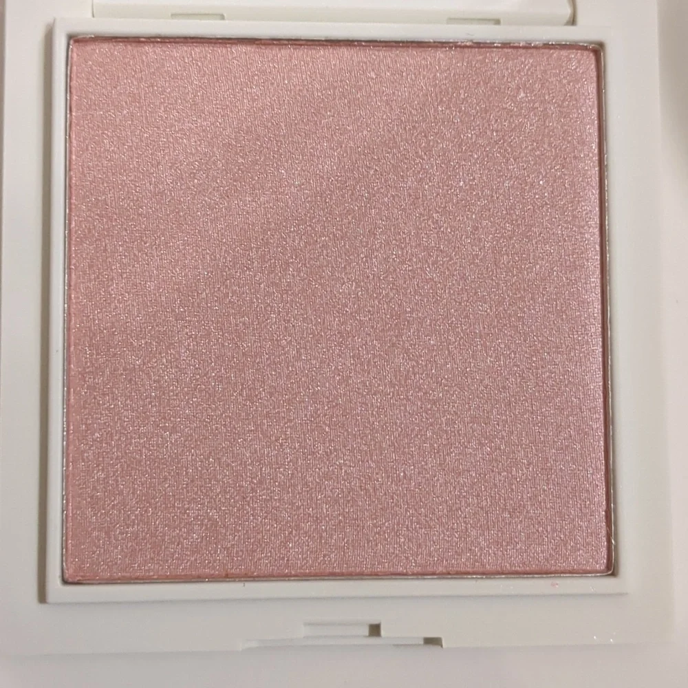 Illuminating Face Highlighter